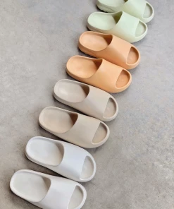 Lorlie GIVE ME FESTIVE GREEN RUBBER SLIDE