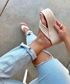 Lorlie SHOES HEAT & WAVES OFF-WHITE THONG SANDAL