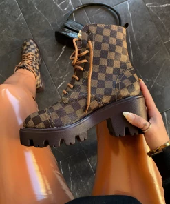 Lorlie WOMENS BOLD WITH AN ATTITUDE BROWN BOOTS