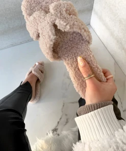 Lorlie WOMENS STAYING IN MAUVE SHERPA SLIDE SANDAL