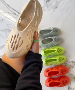 Lorlie INTO SPACE LIME RUBBER SLIPPER